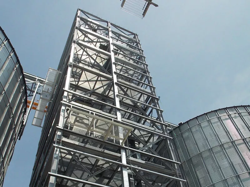 Steel structuram turrim
